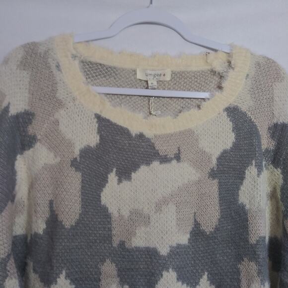 Umgee Pullover Camouflage Camo Gray Cream Soft Fuzzy Sweater Size XL NWT - Picture 4 of 10